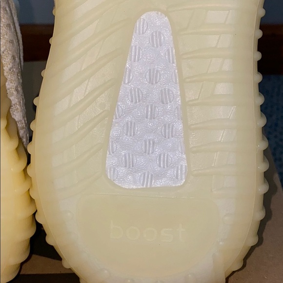 Yeezy Boost 350 V2 - Picture 5 of 12